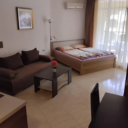 Midia Family - S Vyhledem Na Apartament Aheloy
