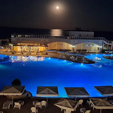 Midia Family - S Vyhledem Na Apartament Aheloy